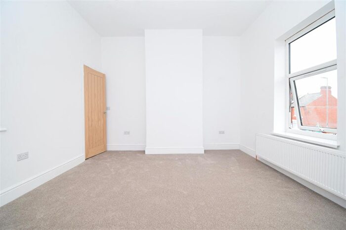 3 Bedroom Terraced House To Rent In Leeds Road, Wakefield, WF1