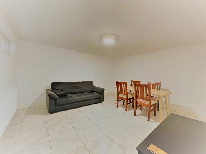 2 Bedroom Flat To Rent In Pollards Hill, Norbury SW16