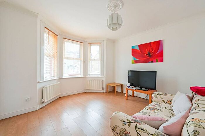 2 Bedroom Flat To Rent In Hanover Road, Tottenham, London, N15