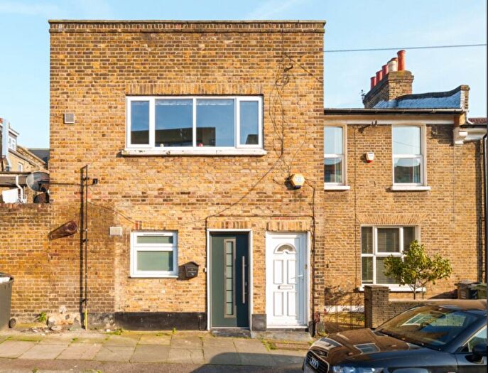2 Bedroom Maisonette To Rent In Thornford Road London, SE13