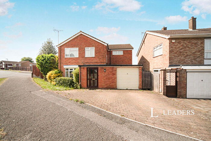 4 Bedroom Semi-Detached House To Rent In West Hill -, LU6