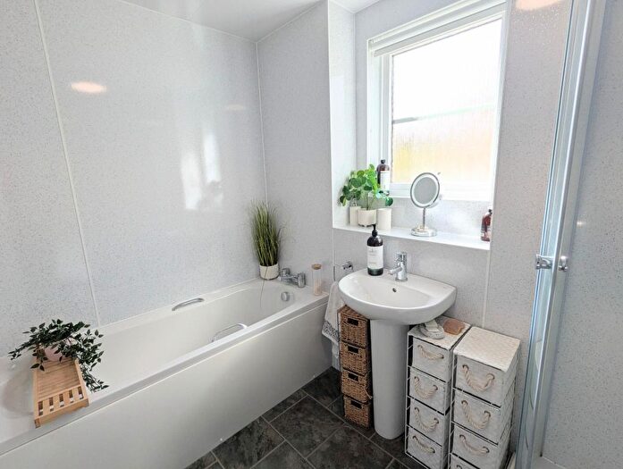 2 Bedroom Flat To Rent In Albury Gardens, Ferryhill, Aberdeen, AB11