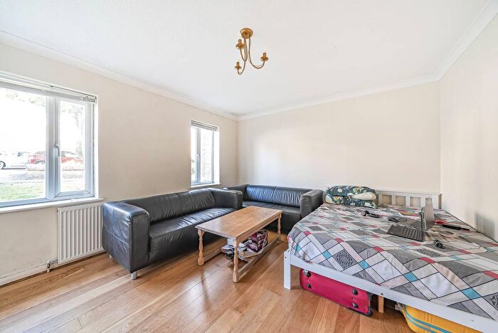 1 Bedroom Flat To Rent In Dromney Gardens, Harrow Weald, Harrow, HA3