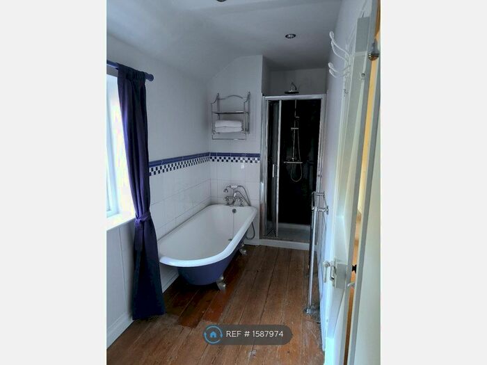 4 Bedroom Semi-Detached House To Rent In Weir Road, Kibworth Beauchamp, Leicester, LE8