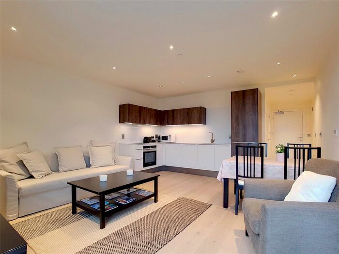 1 Bedroom Flat To Rent In Lockington Road, London, SW8