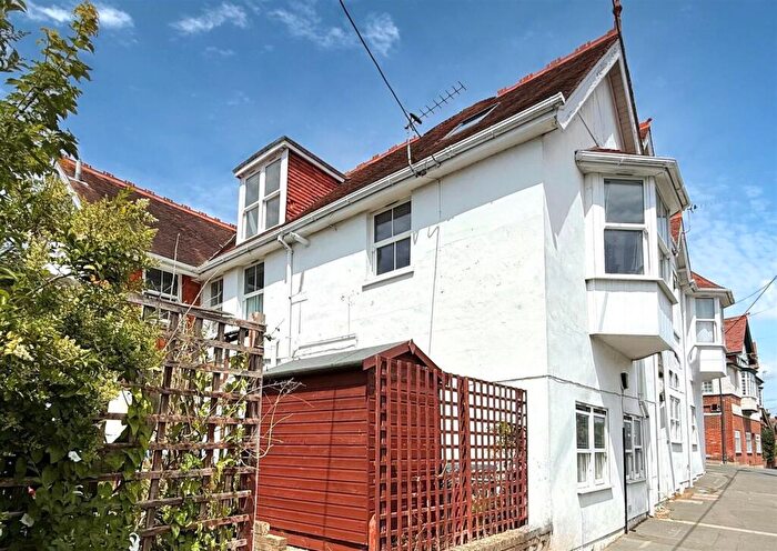 2 Bedroom Apartment For Sale In Totland Bay, Isle Of Wight, PO39