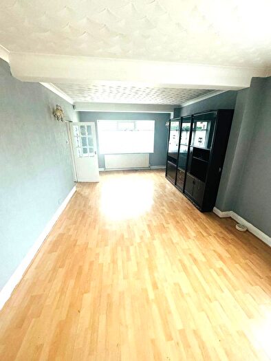 6 Bedroom Terraced House To Rent In Upper Rainham Road, Hornchurch, RM12