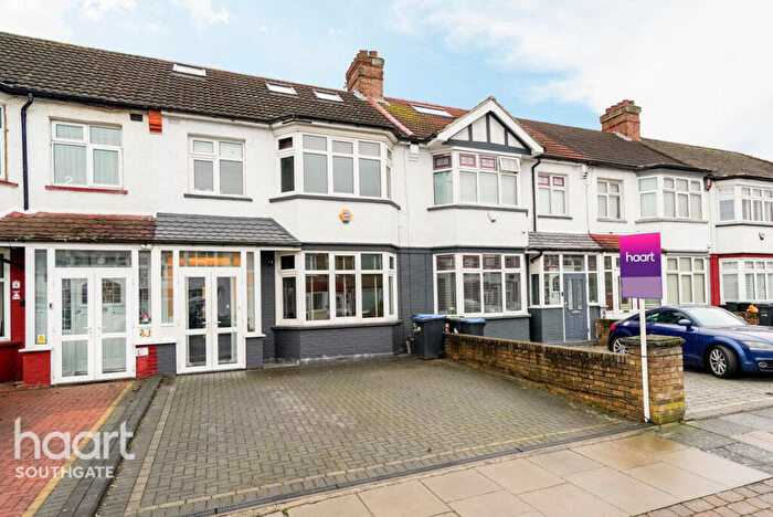 4 Bedroom Terraced House For Sale In Dorchester Avenue, London, N13