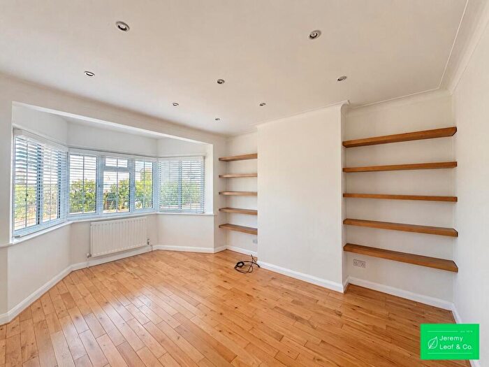 2 Bedroom Flat To Rent In Welbeck Close, North Finchley, N12