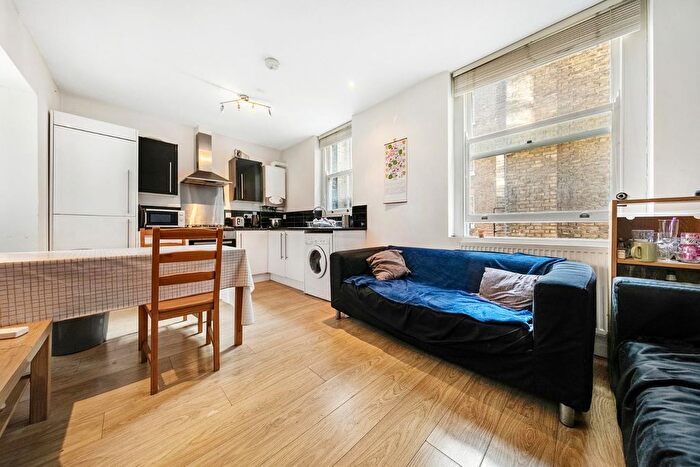 3 Bedroom Flat To Rent In Coldharbour Lane, SW9