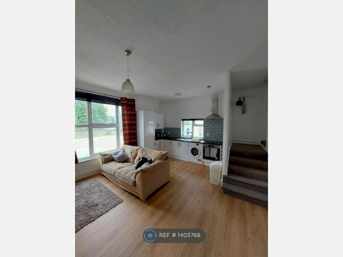 2 Bedroom Flat To Rent In Midland Road, Gloucester, GL1