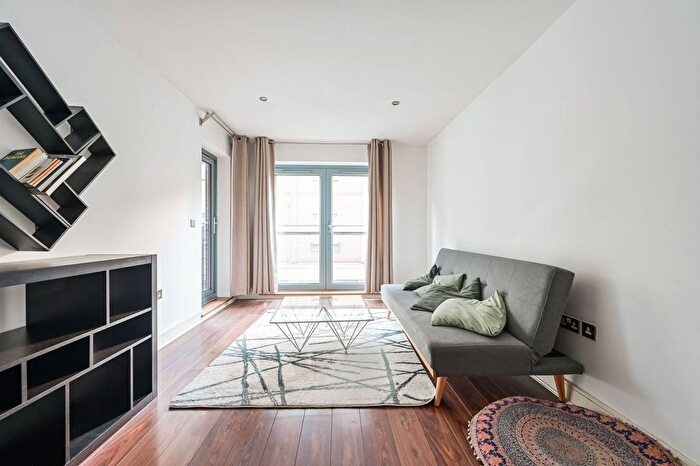 2 Bedroom Flat To Rent In Plumbers Row, Aldgate, London, E1