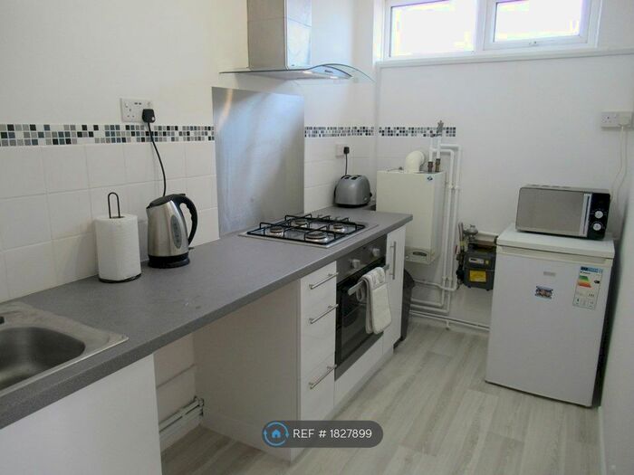 2 Bedroom Flat To Rent In Mitre Court, Fareham, PO14