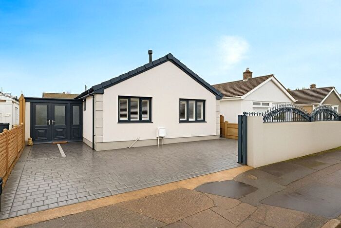 2 Bedroom Bungalow For Sale In Rhyd-Y-Fenni, Crofty, Swansea, SA4