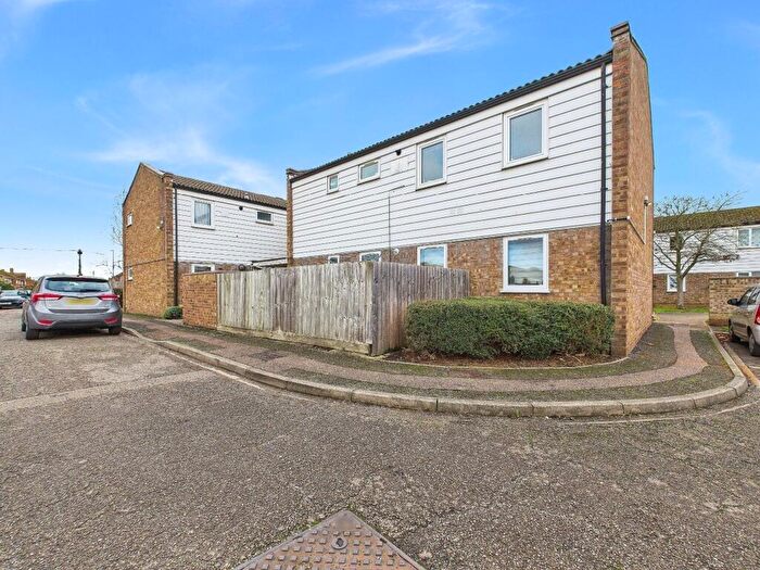 2 Bedroom Apartment For Sale In Barnes Close, St. Neots, Cambridgeshire, PE19