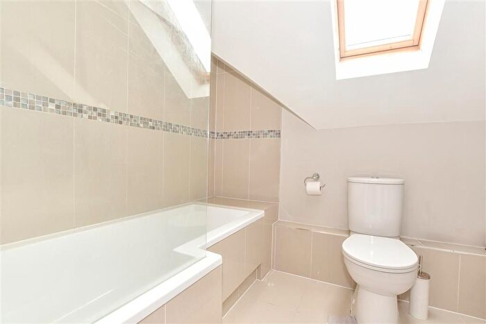 1 Bedroom Flat For Sale In Farningham Road, Crowborough, East Sussex, TN6