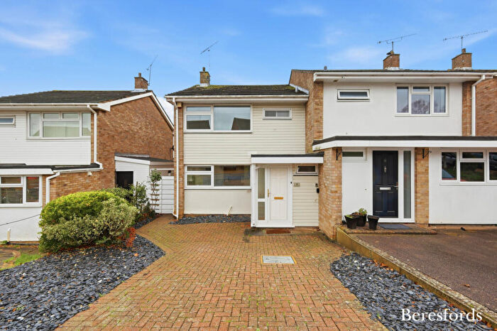 3 Bedroom Semi Detached House For Sale In West Cloister, Billericay, CM11