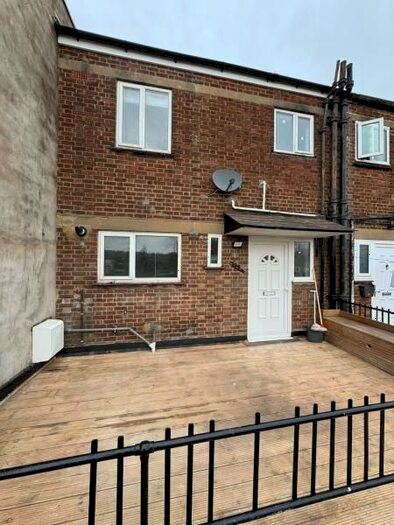 3 Bedroom Maisonette To Rent In Shenley Road, Borehamwood, WD6