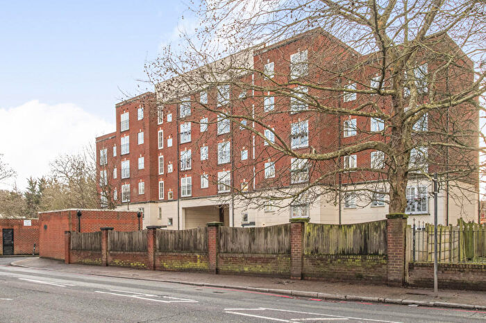 2 Bedroom Flat For Sale In Gloucester Court, Lordship Lane, East Dulwich, SE22