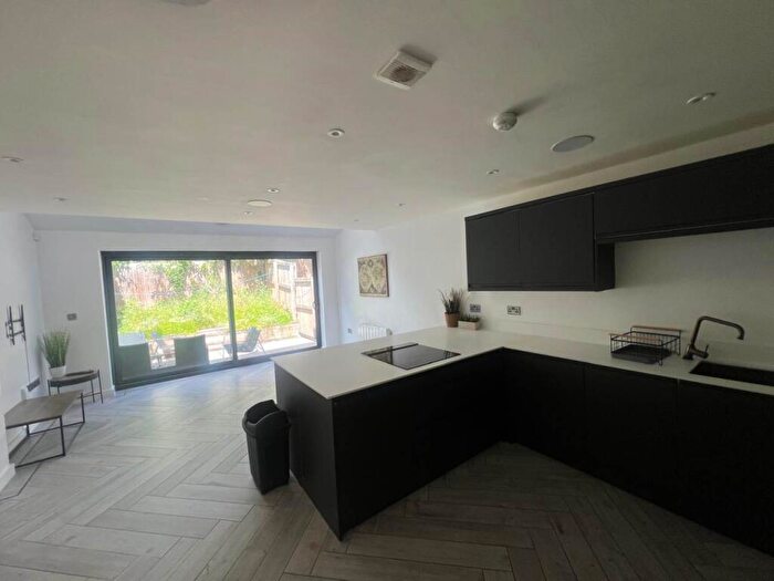 1 Bedroom House To Rent In Leeds, LS12