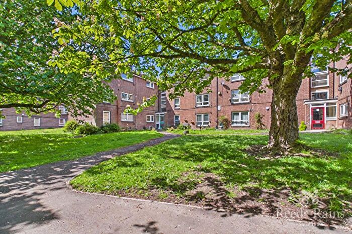 1 Bedroom Apartment To Rent In Hazlebarrow Crescent, Sheffield, South Yorkshire, S8