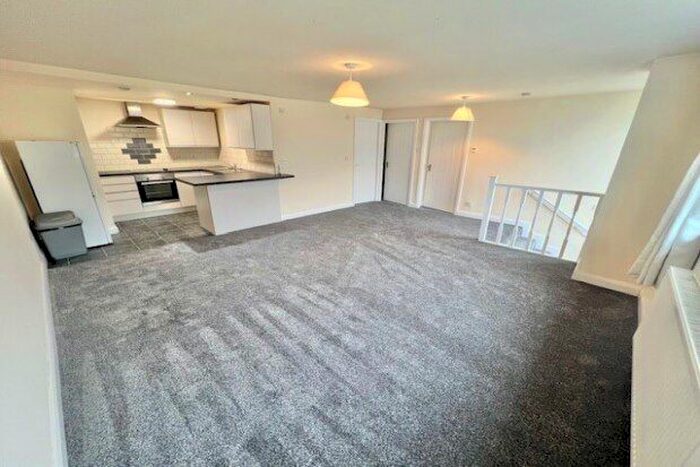 2 Bedroom Flat To Rent In School Street, Halifax, HX1