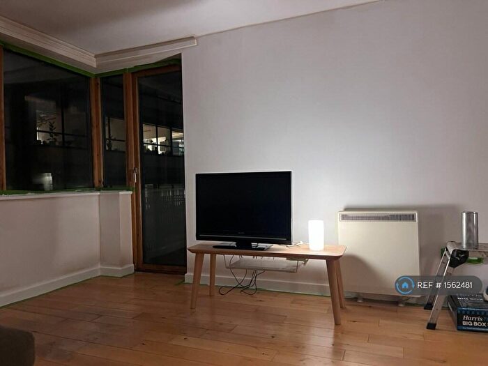 1 Bedroom Flat To Rent In Nichols Court, London, E2