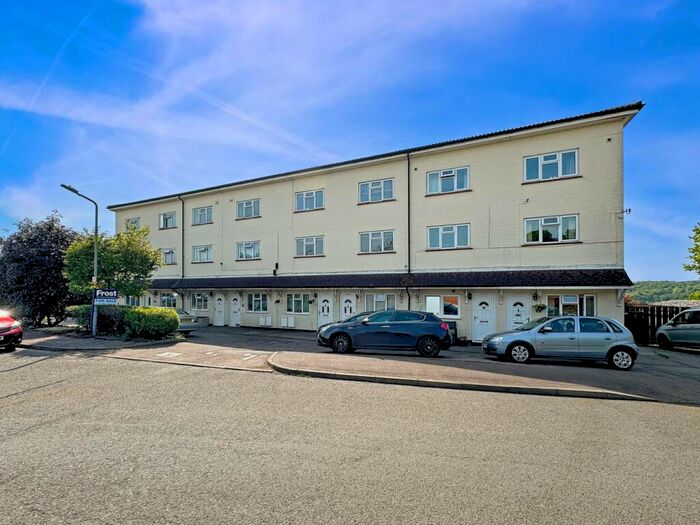 2 Bedroom Property To Rent In Chessmount Rise, Chesham, HP5