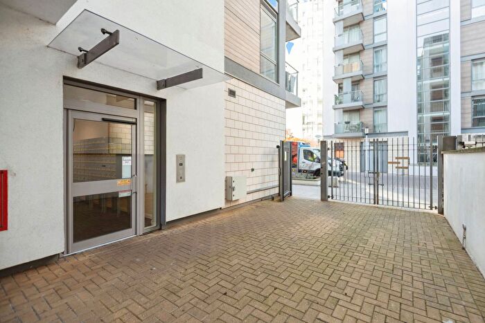 2 Bedroom Flat For Sale In Ealing Road, Brentford, TW8
