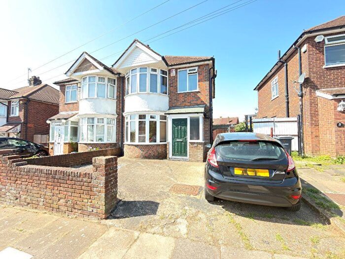 3 Bedroom Semi-Detached House For Sale In Exton Avenue, Round Green, Luton, Bedfordshire, LU2