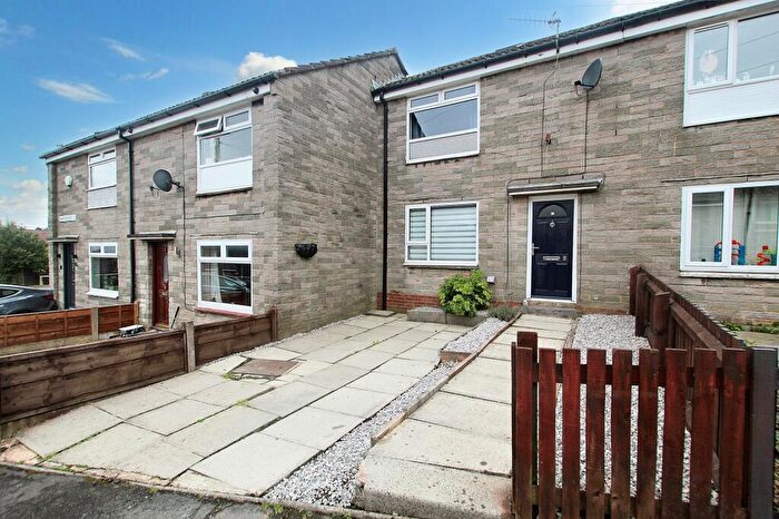 2 Bedroom Town House To Rent In Shakespeare Close, Littleborough, OL15
