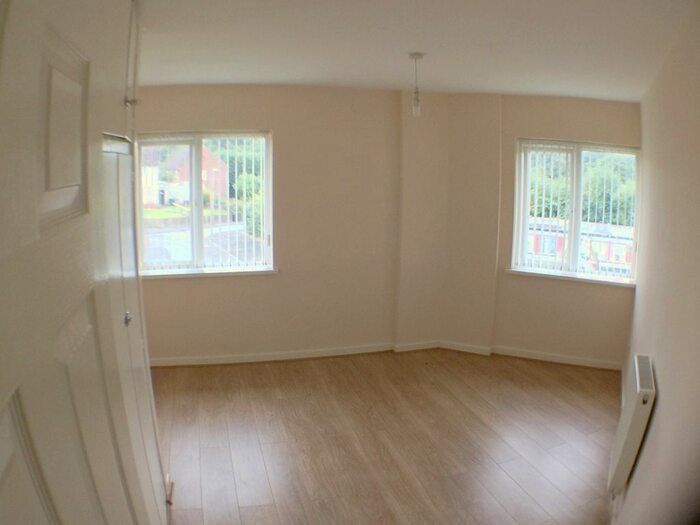 2 Bedroom Flat To Rent In Lodge Cresent, Dudley, DY2