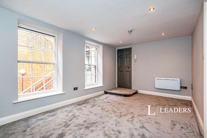 1 Bedroom Flat To Rent In Broad Street, Worcester, Worcestershire, WR1