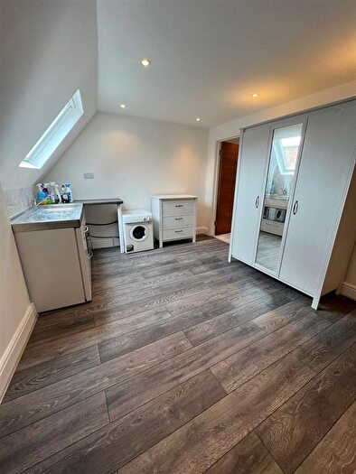 Studio To Rent In Brent Street, Hendon, NW4