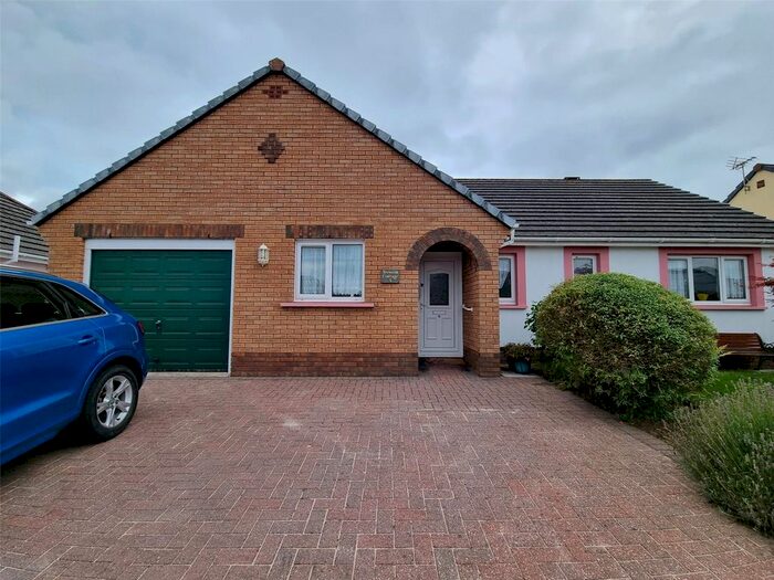 Houses for sale & to rent in SA71 5JD, Cooks Close, Pembroke St