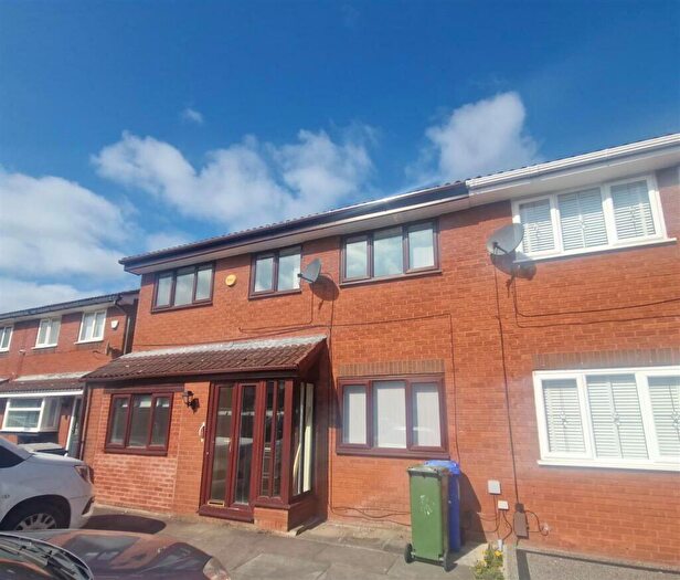 4 Bedroom Semi-Detached House For Sale In St. Hildas View, Audenshaw, Manchester, Greater Manchester, M34