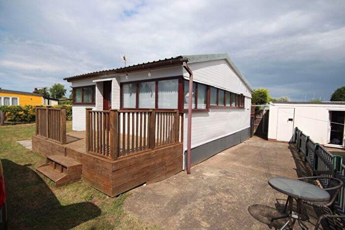 3 Bedroom Detached Bungalow For Sale In Th Avenue, Humberston Fitties, DN36