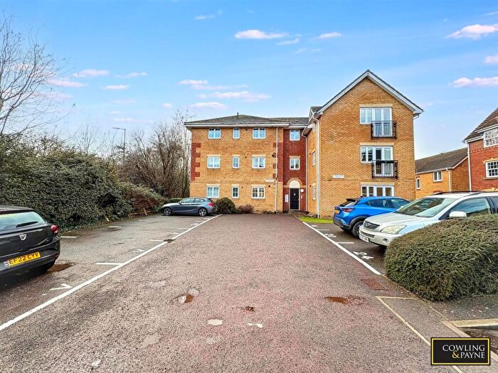 2 Bedroom Apartment For Sale In Browning Drive, Wickford, SS12