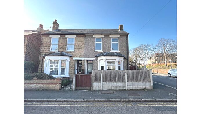 4 Bedroom Property For Sale In Hawthorn Road, Bexleyheath, Kent, DA6