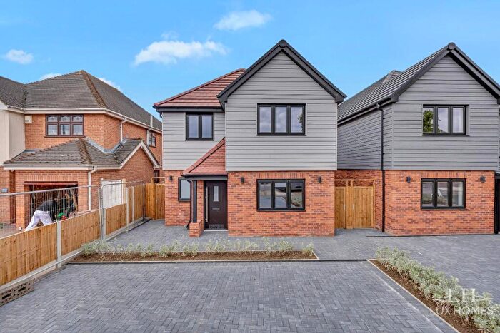 4 Bedroom Detached House For Sale In Oakland Mews, Third Avenue, Stanford-le-Hope, SS17