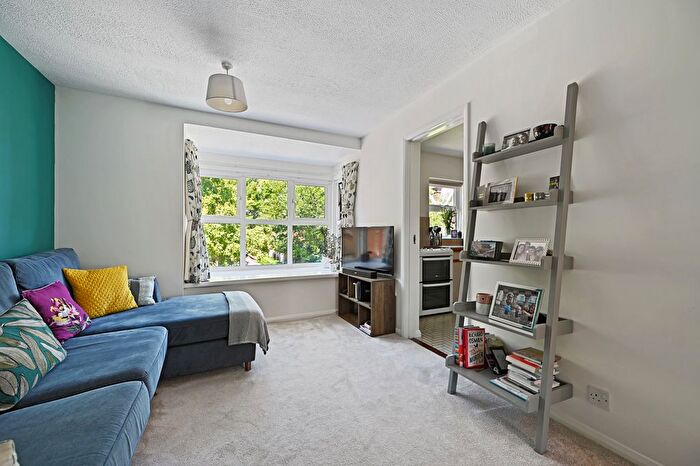 2 Bedroom Flat For Sale In Pursewardens Close, Ealing, London, W13