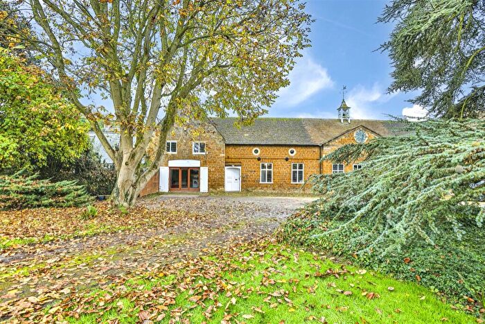 4 Bedroom Semi-Detached House For Sale In Coach House Stables, Glendon, NN14