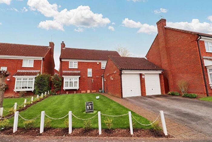 4 Bedroom Detached House For Sale In Blakeney Drive, Luton, LU2
