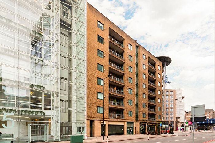 1 Bedroom Flat To Rent In Mansell Street, Tower Gateway, E1