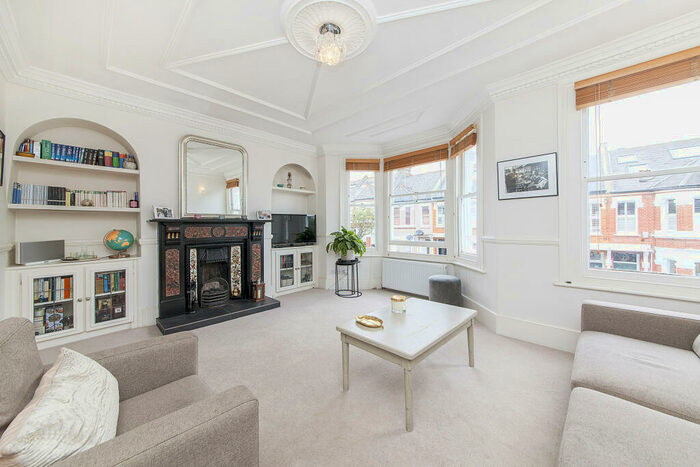 2 Bedroom Apartment To Rent In Bramfield Road, SW11