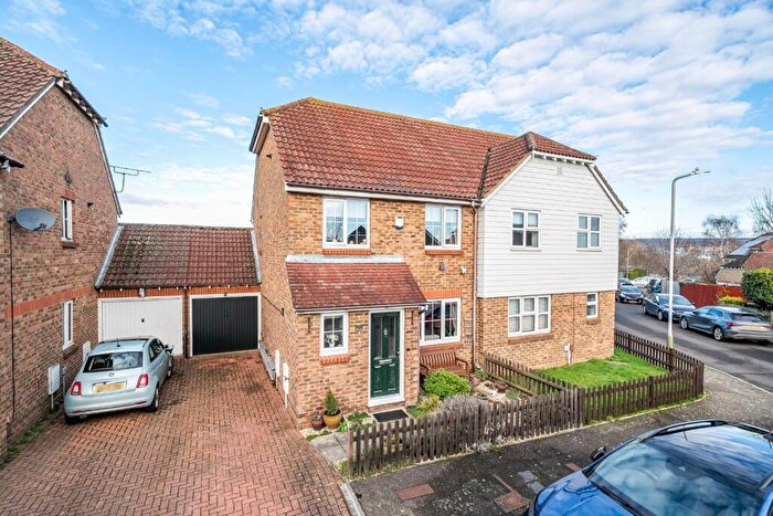 3 Bedroom Semi Detached House For Sale In Tom Joyce Close, Snodland, ME6