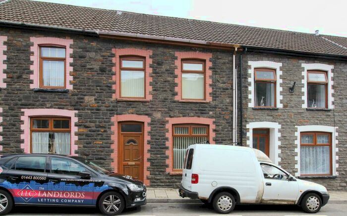 3 Bedroom Terraced House To Rent In Llewellyn Street, Pontygwaith, CF43
