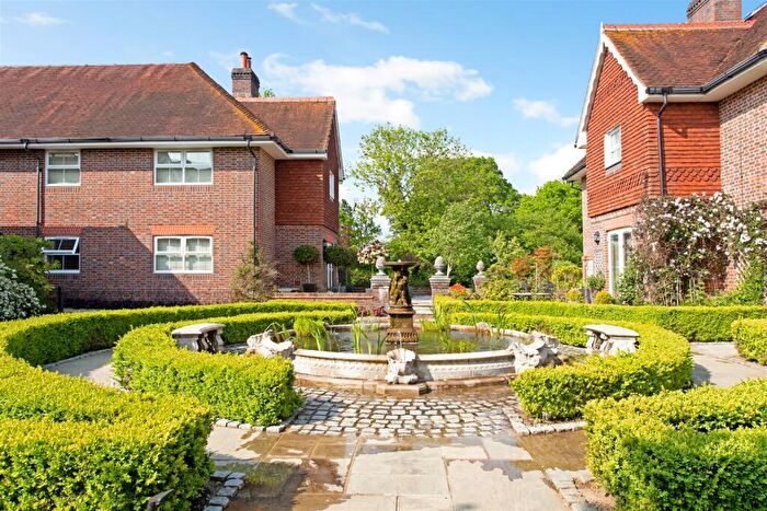 2 Bedroom Apartment For Sale In Old Stocks Oak, Liss, GU33