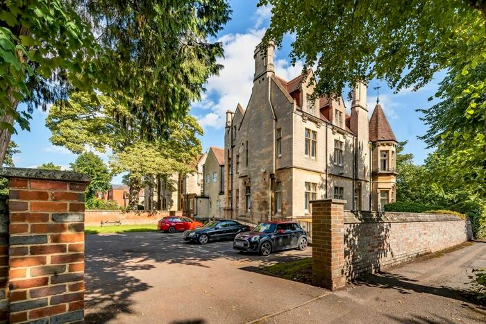 2 Bedroom Flat To Rent In Bath Road, Reading, RG1