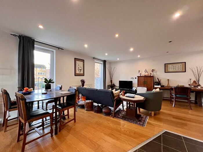 2 Bedroom Flat For Sale In Grantham Road, Manor Park, E12